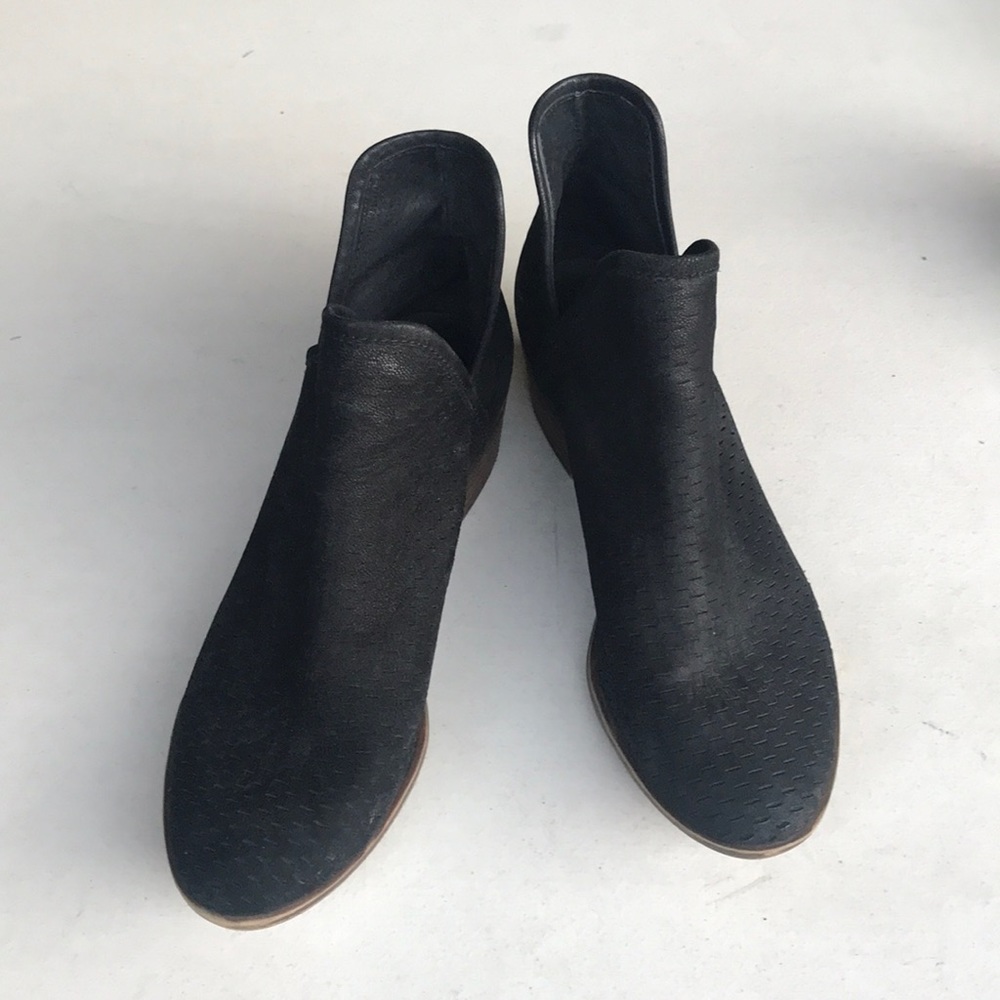 LUCKY BRAND | Black Perforated Leather Ankle Boots Booties Size 8.5 - Picture 2 of 6